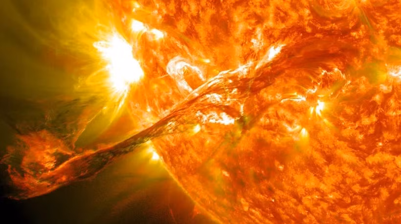 Bão Mặt Trời mạnh nhất hơn hai thập kỷ đã tấn công Trái Đất trong ngày 10/5. (Ảnh: NASA)