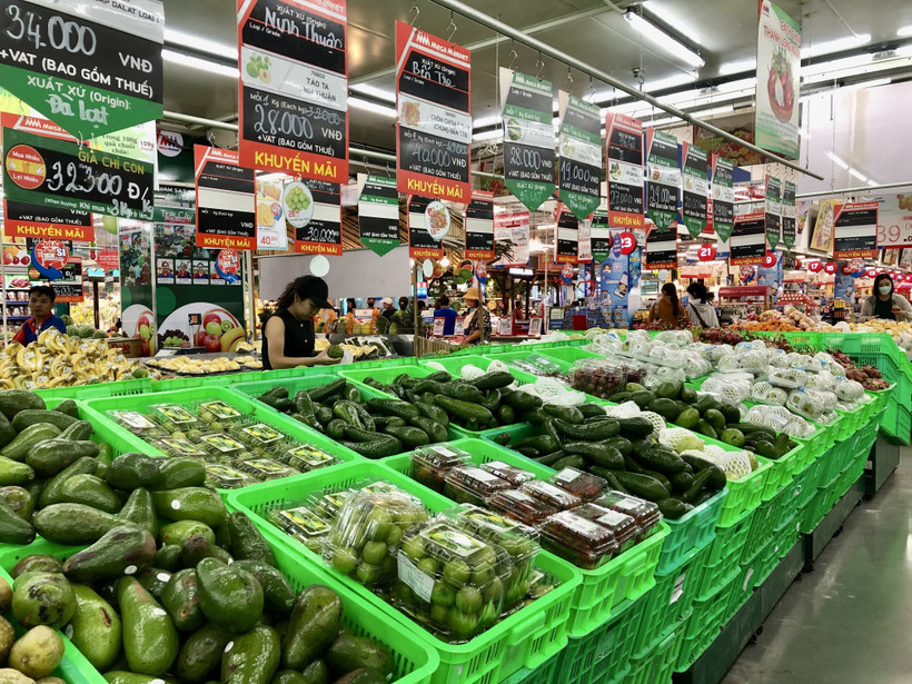 Khu vực bày bán sản phẩm trái cây vùng miền tại siêu thị Thành phố Hồ Chí Minh. (Ảnh: Mỹ Phương/TTXVN.)