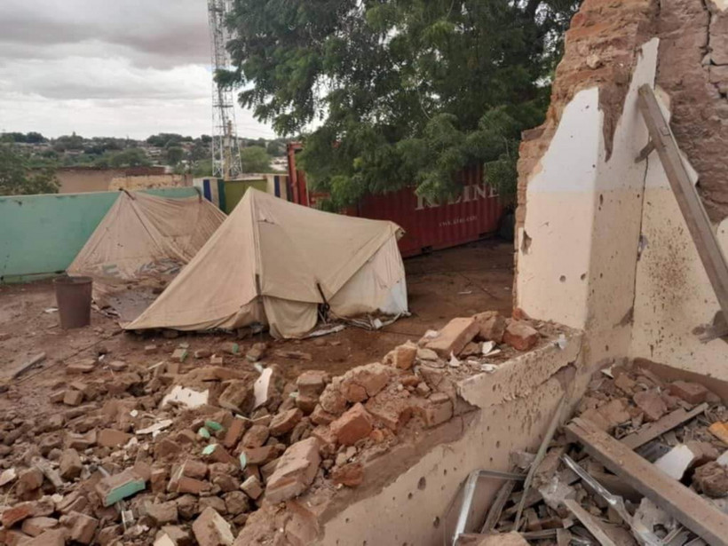 Một trung tâm y tế ở bang Bắc Darfur, Sudan bị phá hủy sau cuộc tấn công của Lực lượng hỗ trợ nhanh (RSF) ngày 3/8/2024. (Ảnh: THX/TTXVN)