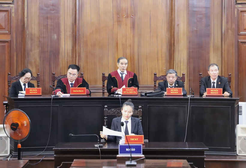 Hội đồng Xét xử tuyên án. (Ảnh: Hồng Giang/TTXVN)