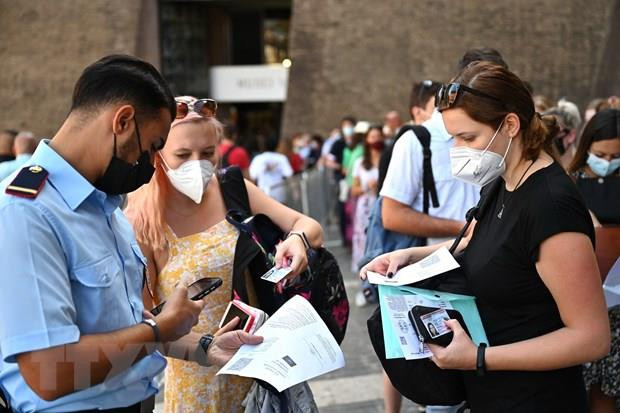 Du khách quốc tế đã được nhập cảnh vào Việt Nam với các chính sách vô cùng thông thoáng. (Ảnh minh họa: TTXVN)