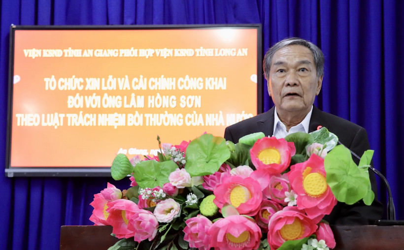 Ông Lâm Hồng Sơn phát biểu tại buổi xin lỗi công khai. (Ảnh: Thanh Sang/TTXVN)