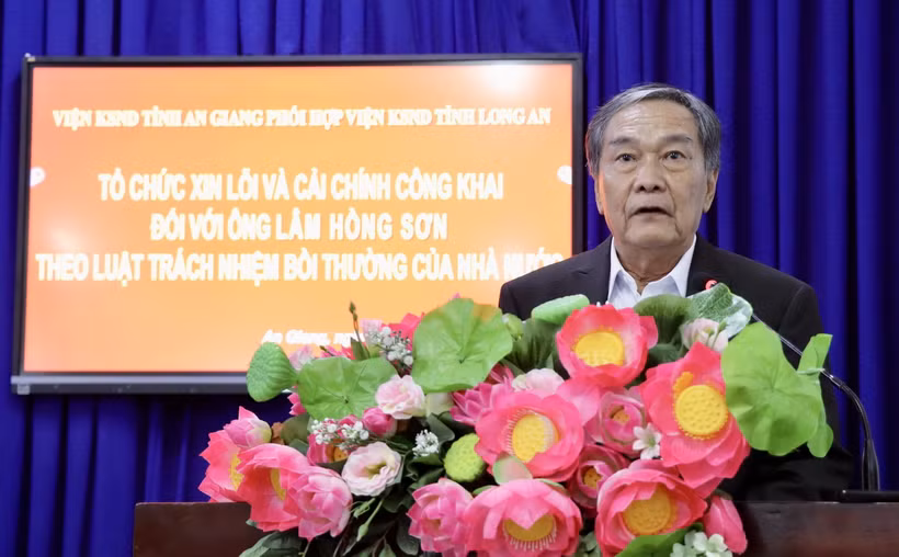 Ông Lâm Hồng Sơn phát biểu tại buổi xin lỗi công khai. (Ảnh: Thanh Sang/TTXVN)