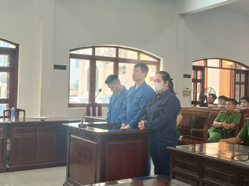 Các bị cáo nghe tuyên án tại toà. (Ảnh: TTXVN phát)