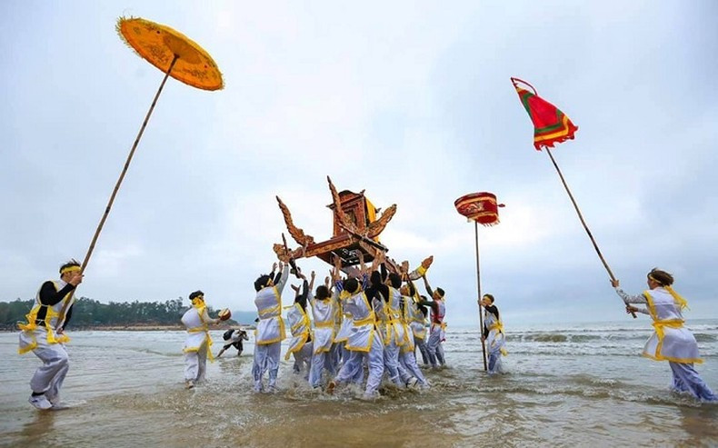 Lễ hội đền Cờn ở Quỳnh Phương, thị xã Hoàng Mai là một trong những lễ hội lớn ở Nghệ An.(Nguồn: Bộ Văn hóa, Thể thao và Du lịch)