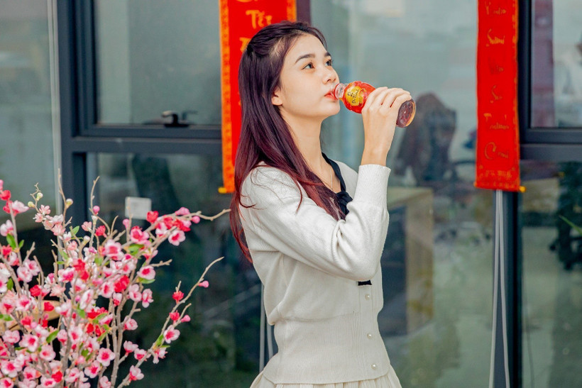 Nhiều người trẻ đổ xô tìm cách thanh lọc cơ thể khỏi nóng trong người bởi áp lực từ công việc dịp cuối năm. (Nguồn:Vietnam+)