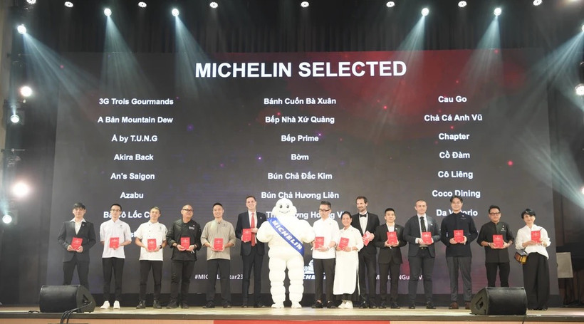 Đại diện các nhà hàng được Michelin Guide vinh danh tại Hà Nội hồi tháng 6/2023. (Ảnh: Vietnam+)