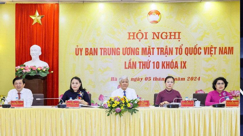 Đoàn Chủ tịch điều hành hội nghị. (Ảnh: Minh Đức/TTXVN)