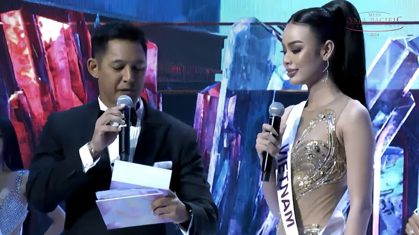 Đại diện Việt Nam được gọi tên vào top 10 để thi ứng xử.