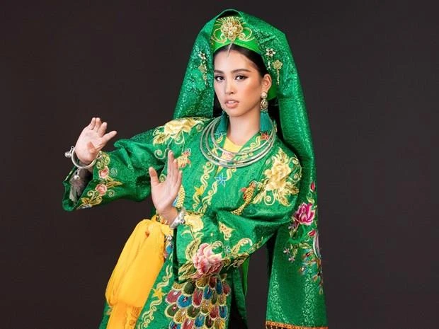 Hoa hậu Tiểu Vy từng mang chầu văn lên sân khấu Miss World 2018. (Ảnh: CTV)