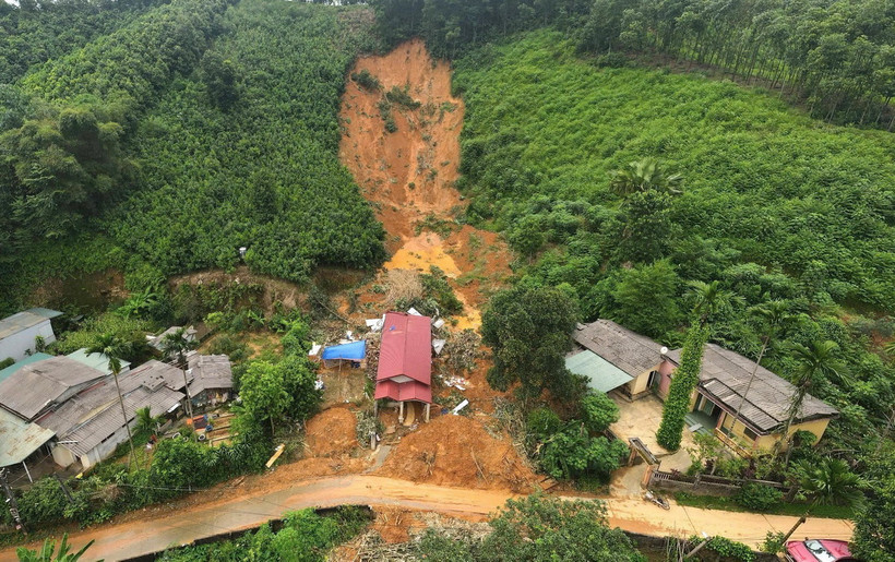 Vụ sạt lở tại thôn Bảo Tân, xã Minh Bảo, thành phố Yên Bái - nơi cướp đi sinh mạng của 4 người trong một gia đình vào ngày 10/9 vừa qua. (Ảnh: Tuấn Anh/TTXVN)