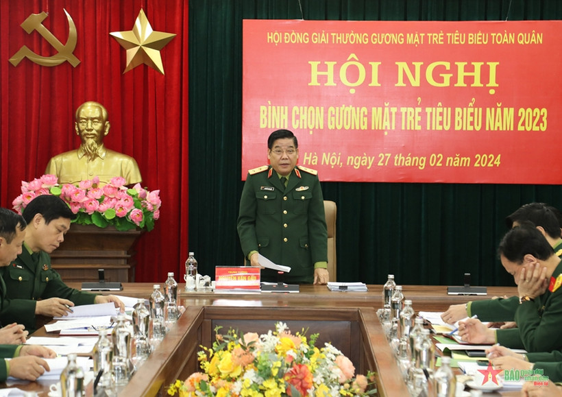 Trung tướng Nguyễn Văn Gấu chủ trì Hội nghị bình chọn 10 Gương mặt Trẻ tiêu biểu toàn quân năm 2023. (Nguồn: Quân đội Nhân dân)