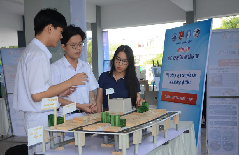 Triển lãm các sản phẩm sáng tạo khởi nghiệp và các đề tài nghiên cứu khoa học của sinh viên, đoàn viên, thanh niên thành phố Đà Nẵng. (Ảnh: Văn Dũng/TTXVN)