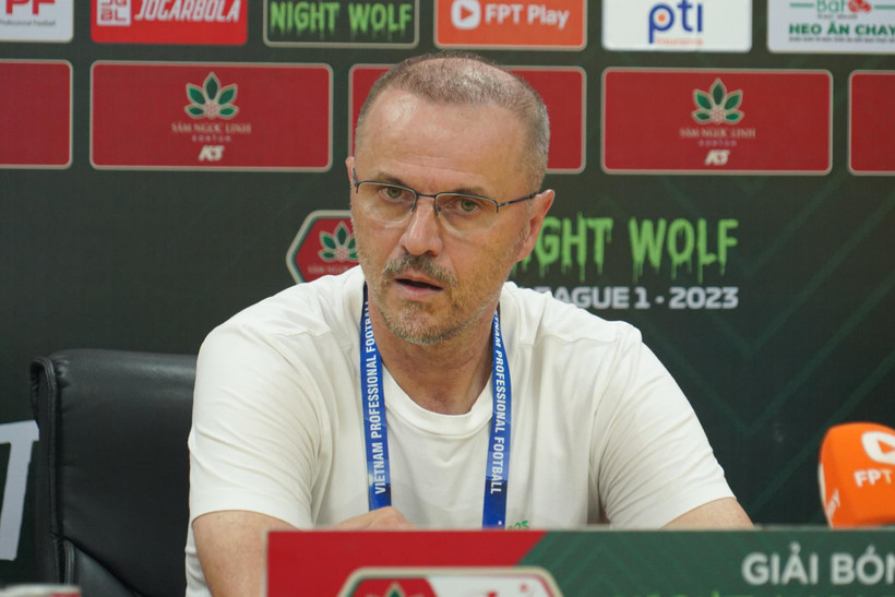 Huấn luyện viên trưởng Bandovic Bozidar hài lòng với chiến thắng của Câu lạc bộ Hà Nội. (Ảnh: Việt Anh/Vietnam+)