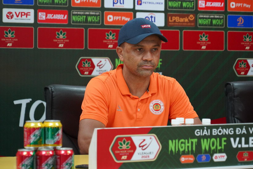 Huấn luyện viên Flavio Ruiz cho rằng các chân sút của Công an Hà Nội đã thiếu may mắn để cụ thể hóa các cơ hội ăn bàn. (Ảnh: Việt Anh/Vietnam+)