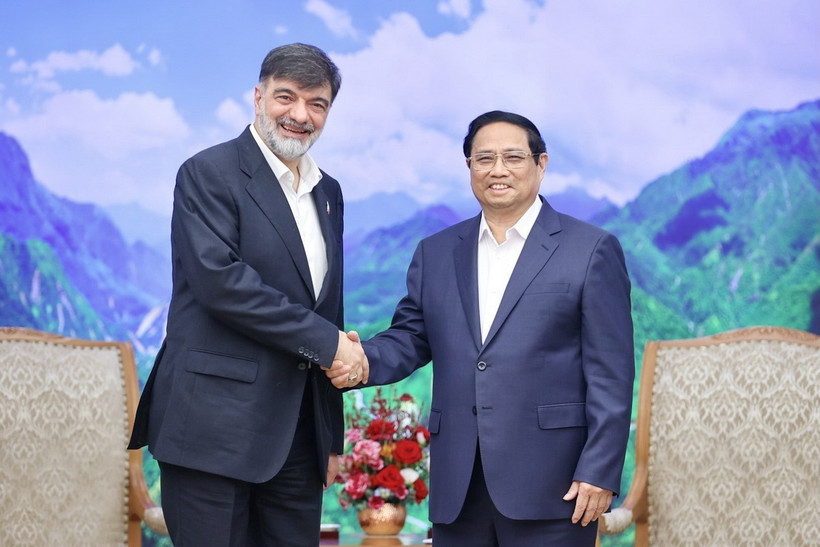 Thủ tướng Phạm Minh Chính tiếp Tư lệnh Thực thi pháp luật Iran Ahmad Reza Radan. (Ảnh: Dương Giang/TTXVN)