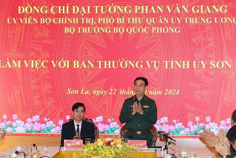 Đại tướng, Bộ trưởng Quốc phòng Phan Văn Giang làm việc với Ban Thường vụ Tỉnh ủy Sơn La. (Ảnh: Trọng Đức/TTXVN)