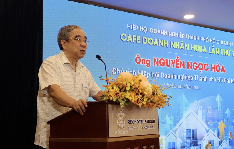 Ông Nguyễn Ngọc Hòa, Chủ tịch Hiệp hội Doanh nghiệp Thành phố Hồ Chí Minh phát biểu tại toạ đàm. (Ảnh: Xuân Anh/TTXVN)