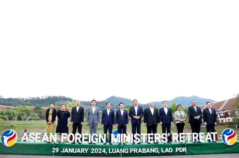 Các Trưởng đoàn và Tổng Thư ký ASEAN chụp ảnh chung. (Ảnh: Phạm Kiên/TTXVN)