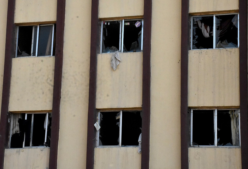 Tòa nhà ở thành phố Aleppo, miền Bắc Syria bị pháo kích ngày 29/11/2024. (Ảnh: THX/TTXVN)