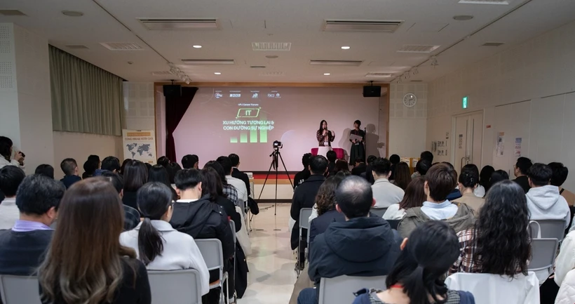 Sự kiện “VPJ Career Forum: IT - Xu hướng tương lai & Con đường sự nghiệp” diễn ra tại Tokyo, Nhật Bản. (Ảnh: Xuân Giao/TTXVN)