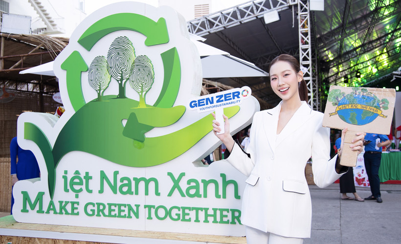 Bảo Ngọc tham gia sự kiện với mong muốn thúc đẩy lối sống bền vững, giảm thiểu rác thải, và bảo vệ tài nguyên thiên nhiên. (Ảnh: CTV/Vietnam+)