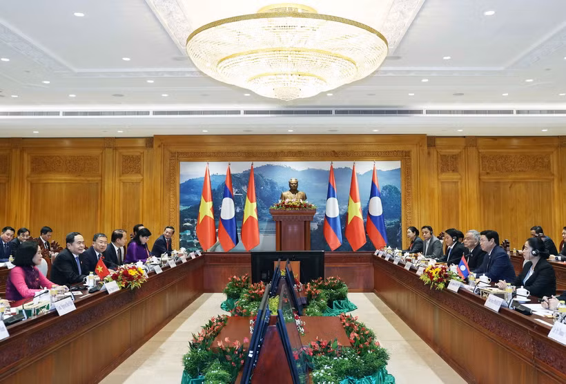 Chủ tịch Quốc hội Trần Thanh Mẫn hội đàm với Chủ tịch Quốc hội Lào Saysomphone Phomvihane. (Ảnh: Thống Nhất/TTXVN)