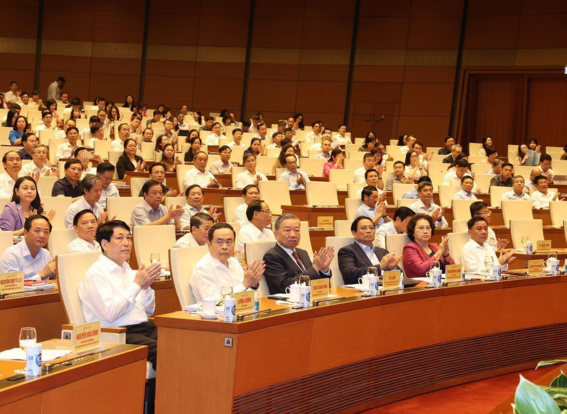 Tổng Bí thư, Chủ tịch nước Tô Lâm cùng các lãnh đạo, nguyên lãnh đạo Đảng, Nhà nước và các đại biểu dự Hội nghị toàn quốc. (Ảnh: Trí Dũng/TTXVN)