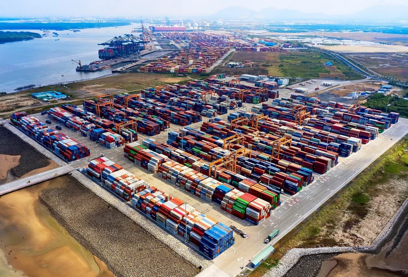 Các container hàng hóa tại cụm cảng Cái Mép. (Ảnh: Hồng Đạt/TTXVN)