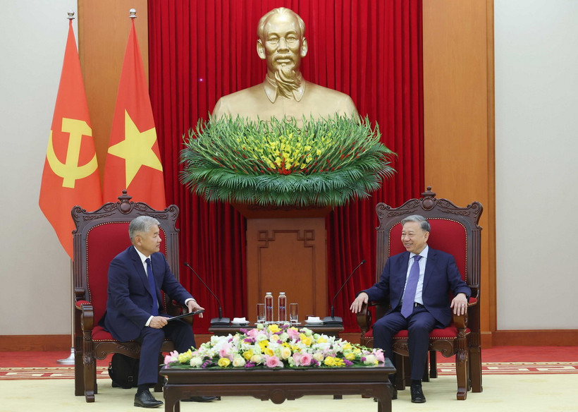 Tổng Bí thư Tô Lâm tiếp Bộ trưởng Lương thực, Nông nghiệp và Công nghiệp nhẹ Mông Cổ Jadamba Enkhbayar. (Ảnh: Thống Nhất/TTXVN)