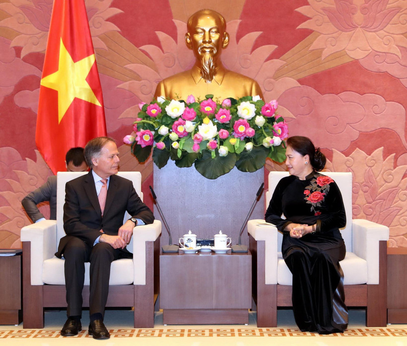 Chủ tịch Quốc hội Nguyễn Thị Kim Ngân tiếp Bộ trưởng Bộ Ngoại giao và Hợp tác quốc tế Italy Enzo Moavero Milanesi. (Ảnh: Trọng Đức/TTXVN)