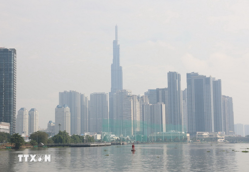 Không khí của Hà Nội và Thành phố Hồ Chí Minh duy trì mức trung bình. (Nguồn: TTXVN)