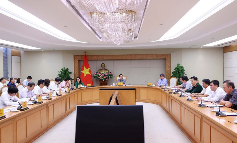 Phó Thủ tướng Trần Hồng Hà chủ trì cuộc họp. (Ảnh: Văn Điệp/TTXVN)