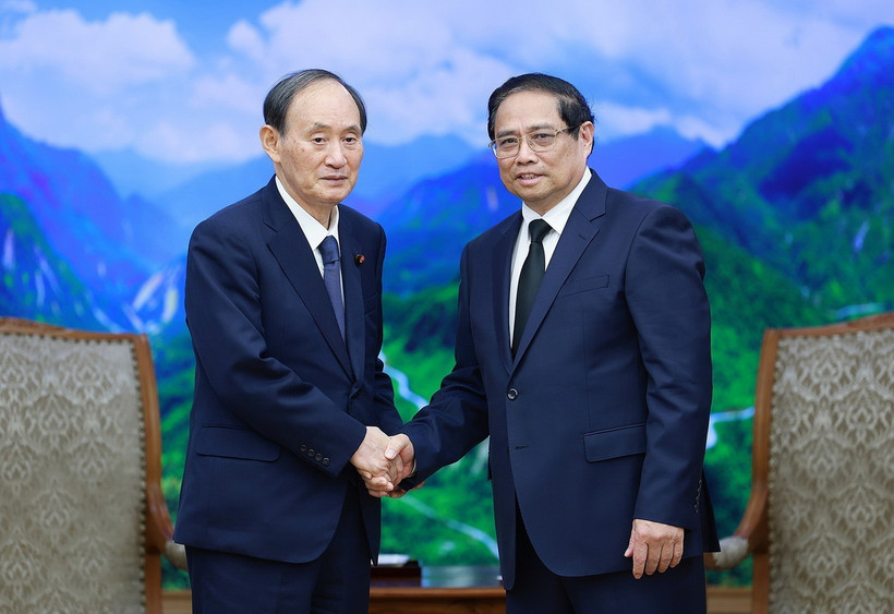 Thủ tướng Phạm Minh Chính tiếp cựu Thủ tướng Nhật Bản Suga Yoshihide sang dự Lễ Quốc tang Tổng Bí thư Nguyễn Phú Trọng. (Ảnh: Dương Giang/TTXVN)