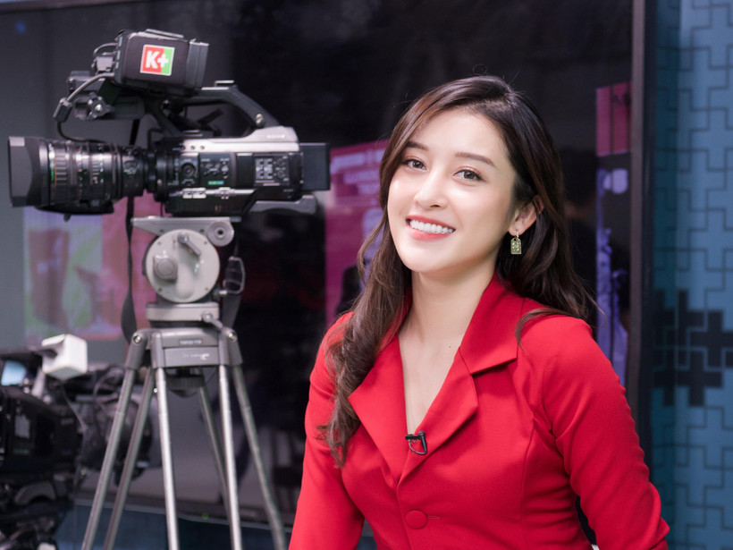Á hậu Huyền My lấn sân làm MC. (Ảnh: CTV/Vietnam+)