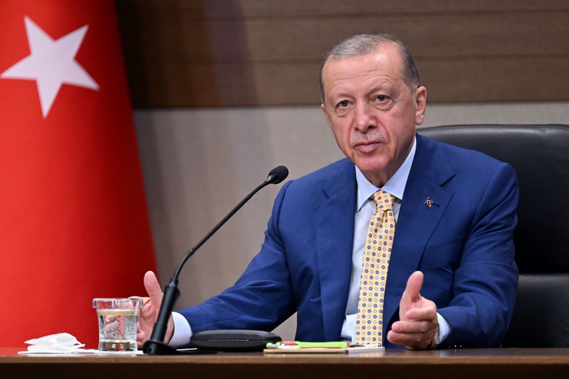 Tổng thống Thổ Nhĩ Kỳ Recep Tayyip Erdogan phát biểu với báo giới tại Istanbul. (Ảnh: THX/TTXVN) 