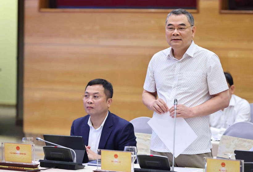 Trung tướng Tô Ân Xô, Người Phát ngôn Bộ Công an trả lời câu hỏi của các nhà báo. (Ảnh: Minh Đức/TTXVN)