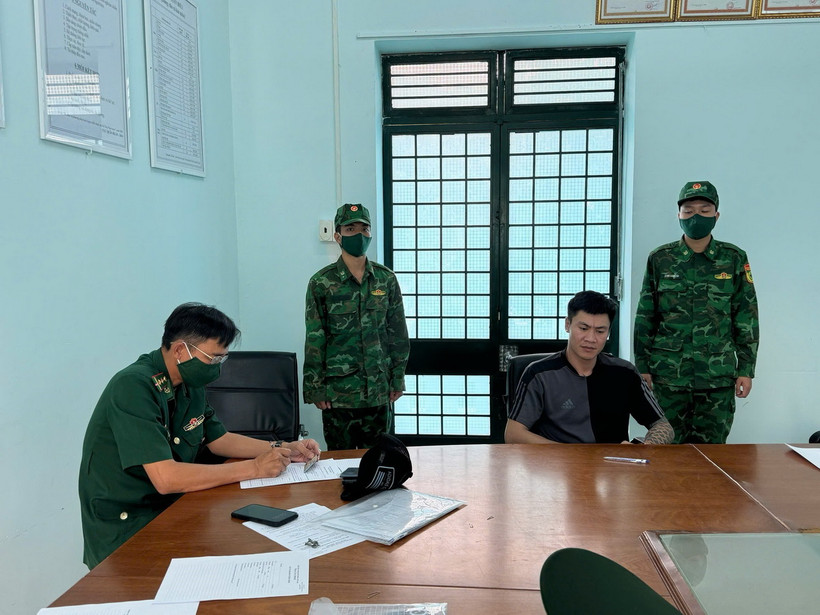 Một đối tượng bị bắt giữ. (Ảnh: TTXVN phát)