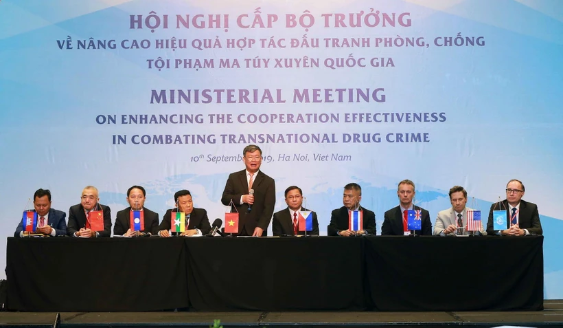 Đại tá Vũ Văn Hậu, Phó Cục trưởng Cục Cảnh sát điều tra tội phạm về ma túy, Bộ Công an trả lời các câu hỏi của phóng viên báo chí. (Ảnh: Doãn Tấn/TTXVN)