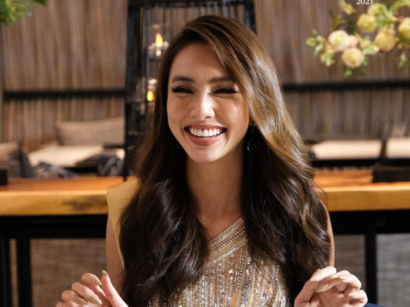 Thùy Tiên đã có màn ra mắt đầy tự tin trong buổi họp báo tối qua. (Ảnh: CTV/Vietnam+)