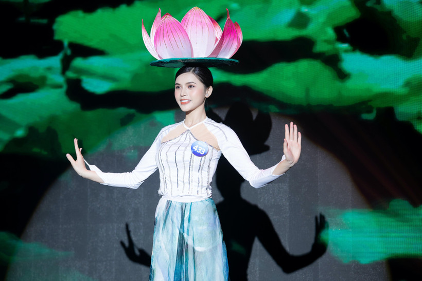 Thí sinh thể hiện tài năng múa dân gian. (Ảnh: BTC)