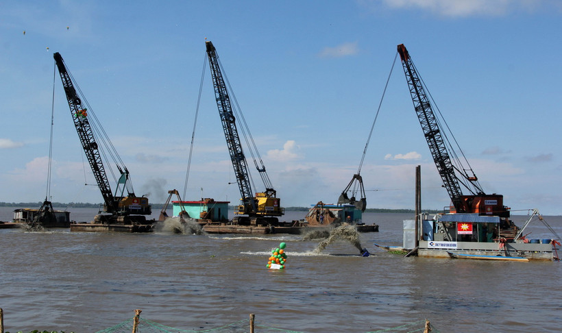 Động thổ một dự án lấn biển xây dựng đô thị ở Kiên Giang. (Nguồn: TTXVN)