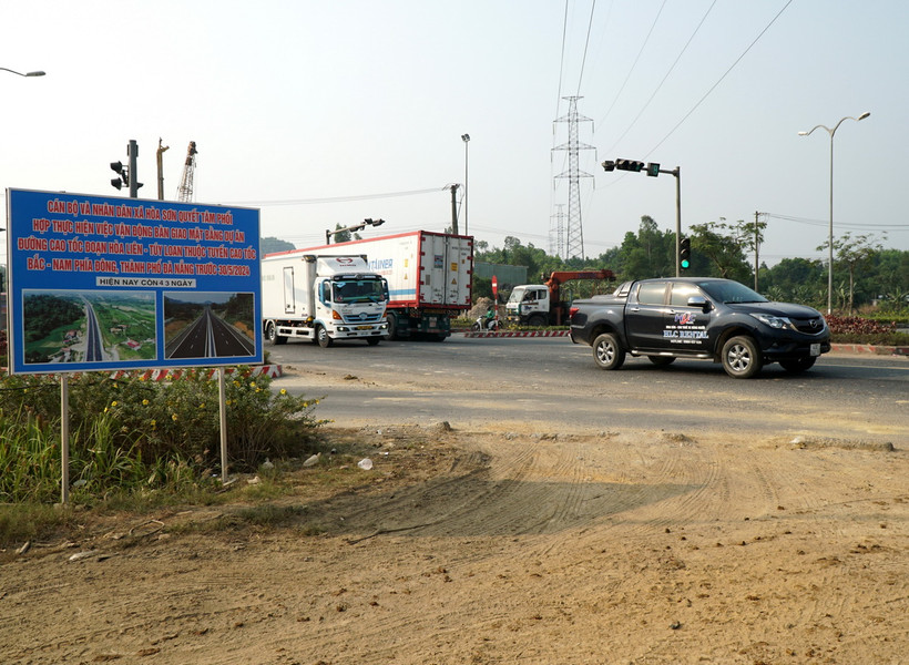 Dự án Cao tốc Hòa Liên-Túy Loan được mở rộng trên nền tuyến đường tránh Hải Vân-Túy Loan, trục giao thông huyết mạch qua thành phố Đà Nẵng. (Ảnh: Quốc Dũng/TTXVN)