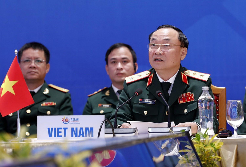 Trung tướng Thái Đại Ngọc, Cục trưởng Cục Tác chiến, Bộ Tổng Tham mưu Quân đội nhân dân Việt Nam, Trưởng đoàn Việt Nam khai mạc hội nghị. (Ảnh: Dương Giang/TTXVN)