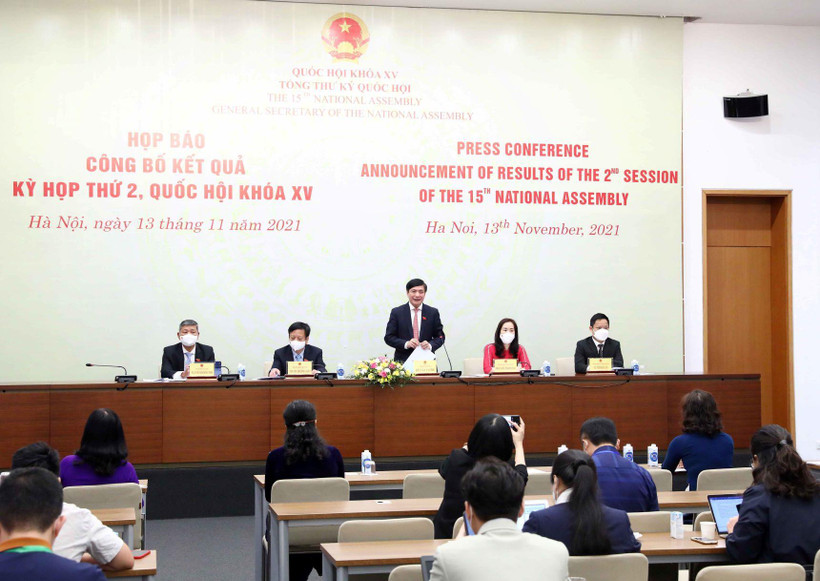 Tổng Thư ký, Chủ nhiệm Văn phòng Quốc hội Bùi Văn Cường chủ trì họp báo. (Ảnh: Phạm Kiên/TTXVN)