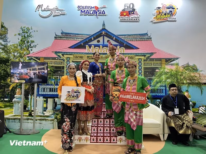 Du lịch Malaysia quảng bá tại Hội chợ Du lịch quốc tế-VITM Hà Nội 2023. (Ảnh: Mai Mai/Vietnam+)