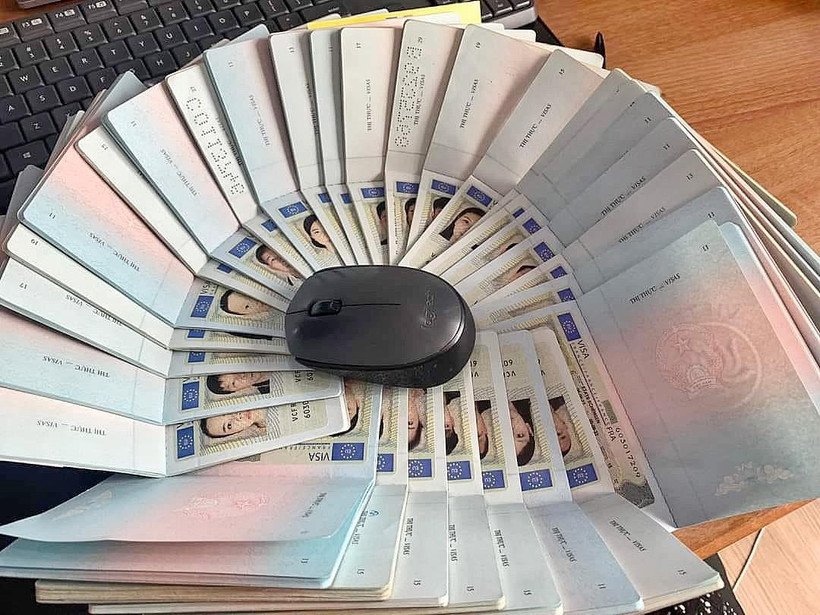 Chính phủ tổng hợp đề xuất nâng thời hạn cấp chứng nhận tạm trú tại cửa khẩu cho người nhập cảnh theo diện đơn phương miễn visa từ 15 ngày lên 45 ngày... để trình Quốc hội. (Ảnh minh họa: CTV/Vietnam+)