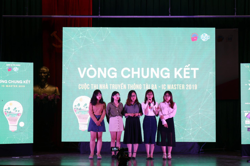 Nhóm “The Mind” trong đêm chung kết. (Ảnh: CTV/Vietnam+)