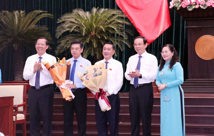 Ông Nguyễn Văn Dũng (thứ 2 từ trái sang). (Ảnh: Xuân Khu/TTXVN)