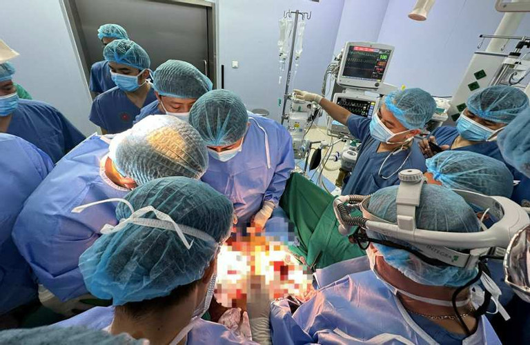 Ca phẫu thuật kéo dài 4 giờ đồng hồ. (Nguồn: Bệnh viện cung cấp)